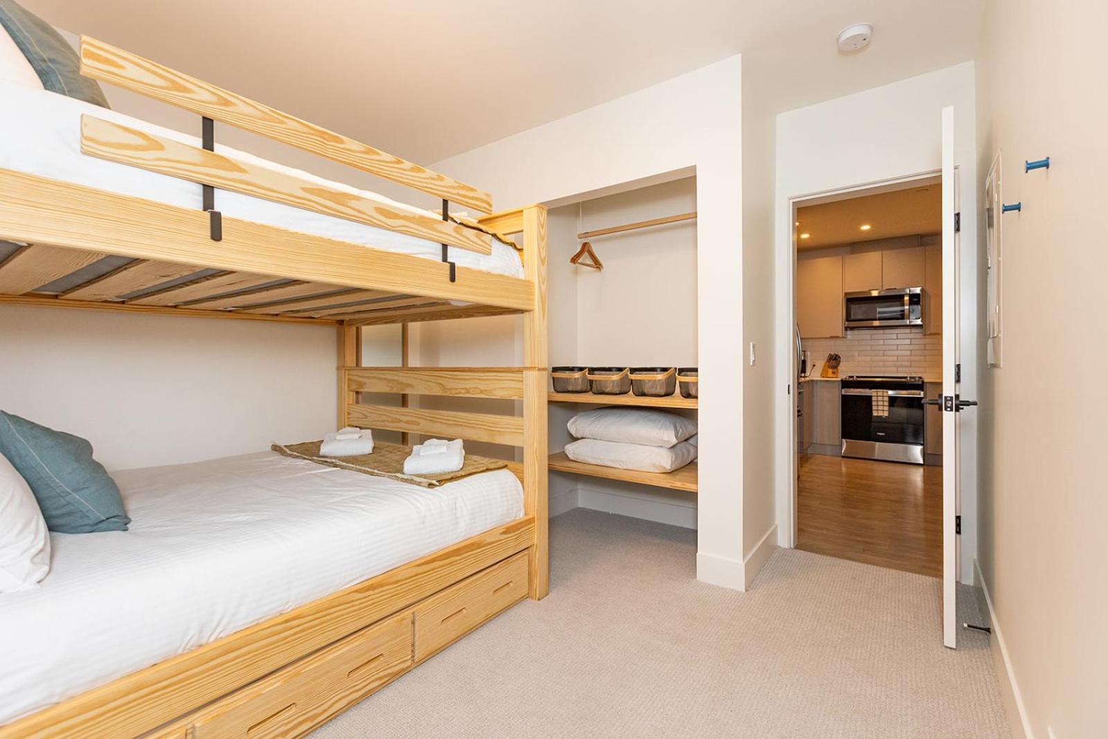 Tally Ho By Revelstoke Vacations 외부 사진