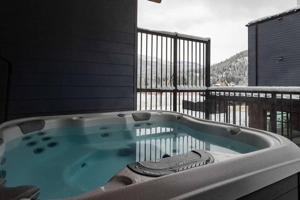 Tally Ho By Revelstoke Vacations 외부 사진
