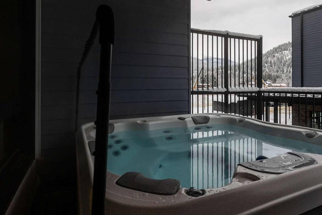 Tally Ho By Revelstoke Vacations 외부 사진